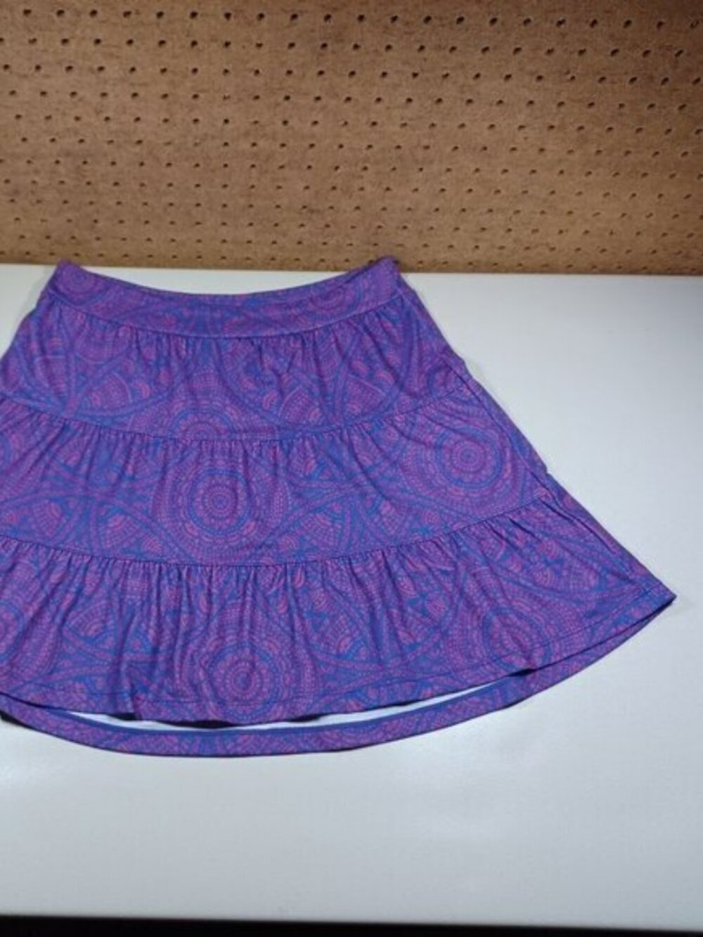 prAna womens red an blue paisley above knee tiered skirt S EUC